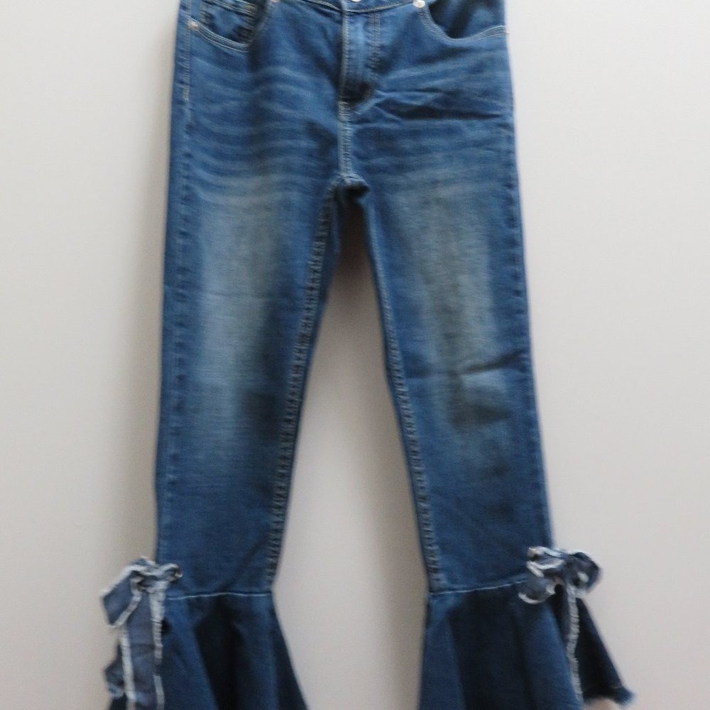 5/$25 ❄️ Gianna Bini Bell Bottom Jeans